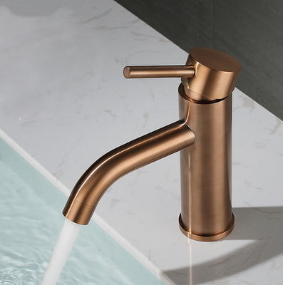 Einfach gehandhabter Edelstahlbeckenhahn Drehbarer Wasserdruck 0,1 - 0,7MPa
