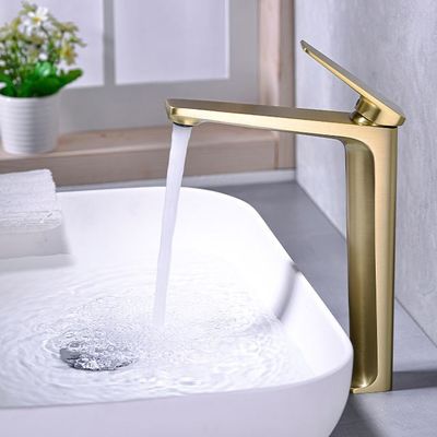 Moderner Goldwaschbecken-Hahn-heißes und kaltes penibles Fühlungs-sicheres bleifreies